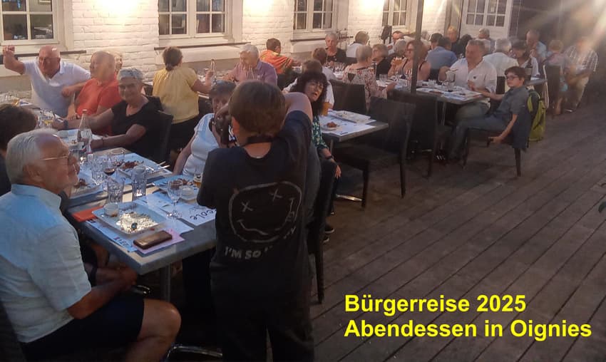 Bürgerreise 2025 Oignies beim Abendessen