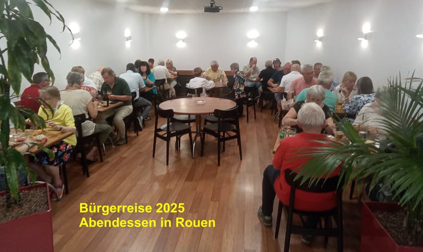 Bürgerreise 2025 Reisegruppe beim Abendessen