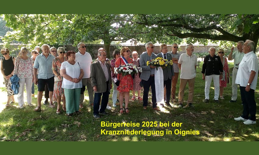 Bürgerreise 2025 vor der Kranzniederlegung